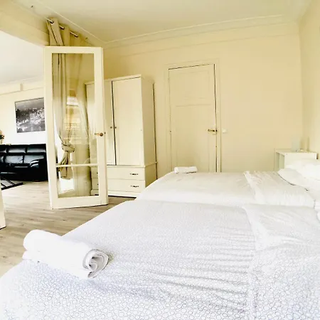 Champs Elysees 3 Apartment