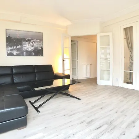 Champs Elysees 3 * Paris